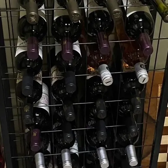 Bodega Vinoteca Cava Vino -36 Botellas-  Hierros
