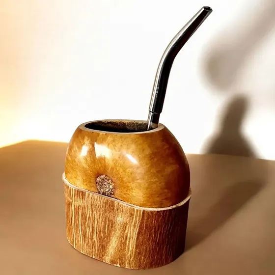 Mate de Calabaza Galleta Criollo Pulida con Base de Cuero y Bombilla